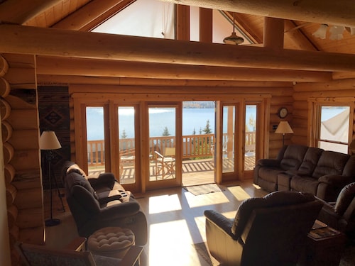 Spacious Lake Georgetown Log Home