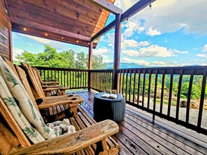 Terrace/patio - Secluded Mountain Cabin w/ beautiful views, LED Hot Tub, King Suite, Grill Area (Gatlinburg)