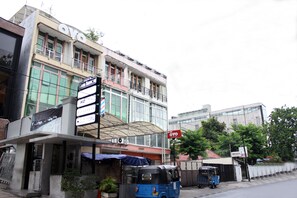 مدخل المنشأة