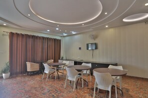 Lobby sitting area - Hotel Aarya (Lucknow)