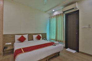 Premium bedding, in-room safe, bed sheets - Hotel Aarya (Lucknow)