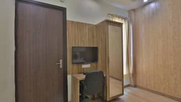 Superior Room | Premium bedding, in-room safe, bed sheets