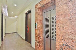 Lobby - Hotel Aarya (Lucknow)