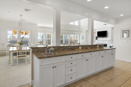 Sea Lookout - Great last-minute rates with ocean views. June 27-July 4!