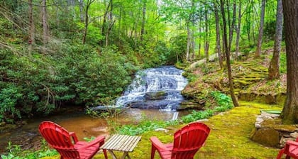 Hot Tub & Waterfall! Privacy, convenience, & private waterfall