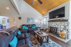 Smart TV, fireplace