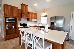 雪櫃、微波爐、焗爐、爐具