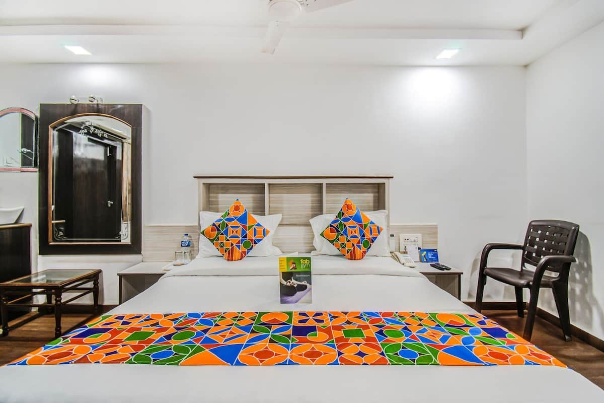 Deluxe Room, 1 Double Bed, Non Smoking | 1 bedroom, desk, soundproofing, free WiFi