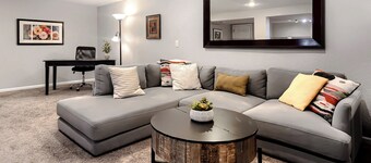 Private 2-Bedroom Garden Level Suite in Boulder Home, Great Views & Trail Access