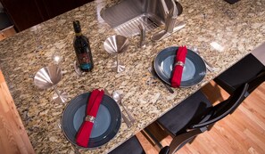 Dining - Multnomah Gem - Beautiful, pampering, mins to downtown Portland (Portland)