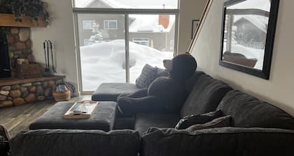 Tilava ja ylellinen Big Sky -mökki