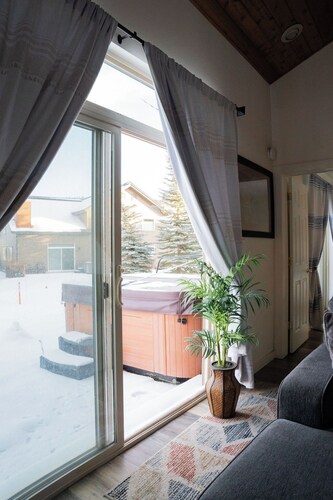 Spacious and Comfortable Chalet - 10min from Skiing, 45min from Yellowstone