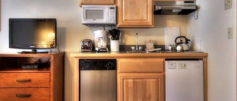 Fridge, microwave, stovetop, dishwasher