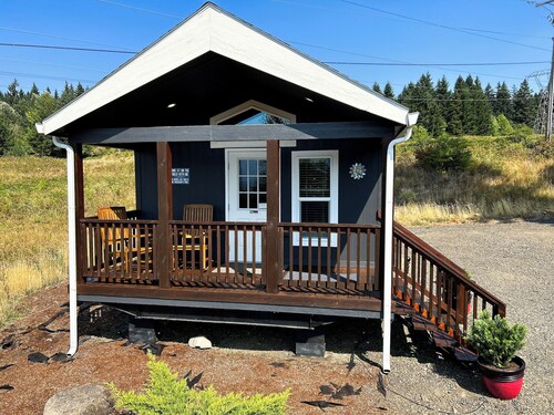 Creekside Cabin with Scenic Views at Maple Way Cabins