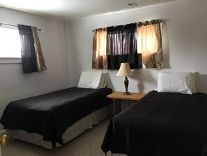 2 多间卧室、免费 WiFi、床单