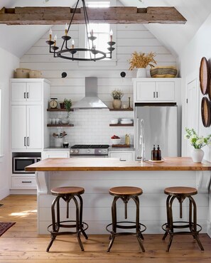Fridge, microwave, oven, stovetop - The Farm Home, historic farmhouse + boutique stay. (Stowe)
