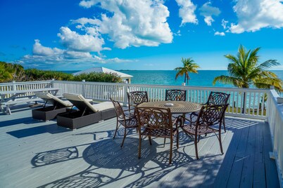  Beachfront - Royal View Villa