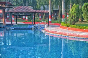 Outdoor pool - Scorpio Clubs & Resorts (Bakshi Ka Talab)
