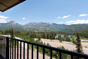 Property grounds - Luxury Condo by Main Plaza - Walk to Slopes - Deck with Amazing Views (Durango)