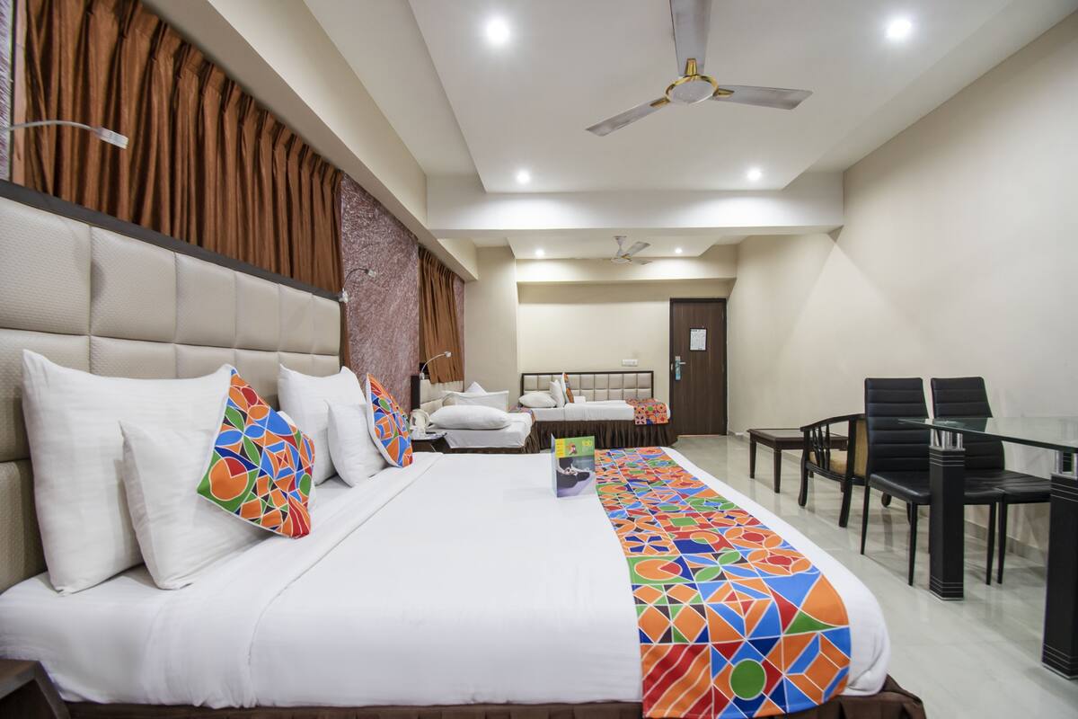 ห้องพรีเมียม, เตียงควีนไซส์ 1 เตียง, ปลอดบุหรี่, วิวเมือง | เครื่องนอนระดับพรีเมียม, เตียงพร้อมฟูกเสริมที่นอน, โต๊ะทำงาน