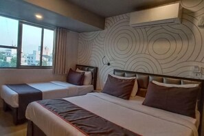 Premium bedding, pillowtop beds, desk, rollaway beds - Hotel Maan Residency Satellite Road (Ahmedabad)