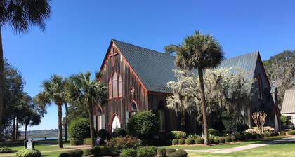 A Charming Carriage House Apartment in Stock Farm in Old Town Bluffton