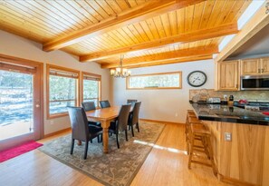Dining - Sunriver Gem - SHARC Pass |  Hot Tub |  Fireplace (Bend)