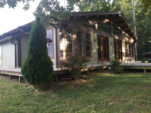 Exterior - Indoor Heated Pool pontoon boat fish 3 full baths sleeps 17 in beds 2025 SALE!!! (Mt Vernon)