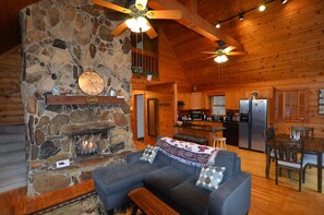 Smart TV, fireplace, video games, DVD player - River Rock: stream side, 11 acres, hot tub, waterfall (Deep Gap)