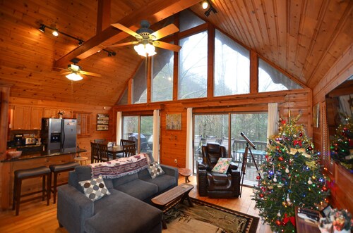 River Rock: stream side, 11 acres, hot tub, waterfall