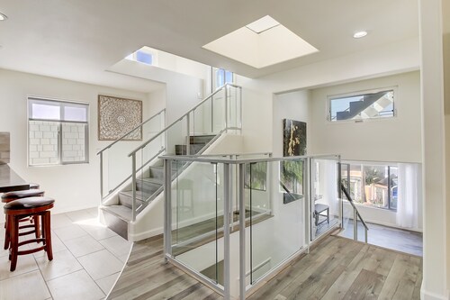 Ventura Beach House with Ocean View