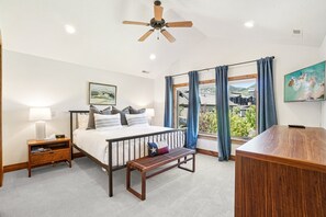 4 bedrooms, iron/ironing board, WiFi, bed sheets