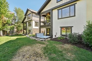 Property grounds - Large Townhome - DV Skiing Access - New Hot Tub! (Heber City)