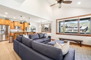 TV, fireplace, books - Large Townhome - DV Skiing Access - New Hot Tub! (Heber City)