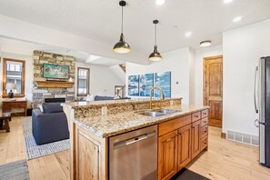 Interior - Large Townhome - DV Skiing Access - New Hot Tub! (Heber City)