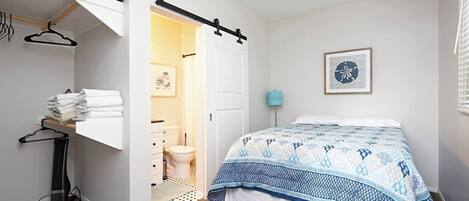 1 chambre, fer et planche à repasser, lit parapluie, Wi-Fi