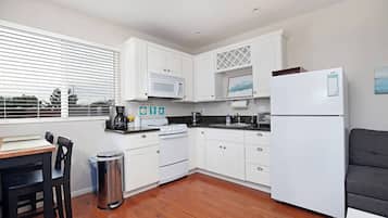 Frigorífic, microones, forn i placa de cuina