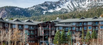 Luxury Ski-In Ski-Out 1 Bedroom Suite @ Juniper Springs Lodge WIFI, Hot Tub, Garage & Elevators