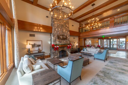 Luxury Ski-In Ski-Out 1 Bedroom Suite @ Juniper Springs Lodge WIFI, Hot Tub, Garage & Elevators