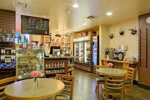 Enjoy a warm atmosphere in our café, where you can sit at a round table with a chair and enjoy a meal or snack.