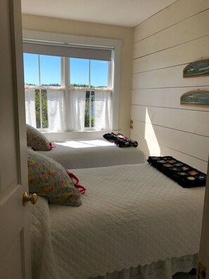 6 bedrooms, desk, iron/ironing board, free WiFi