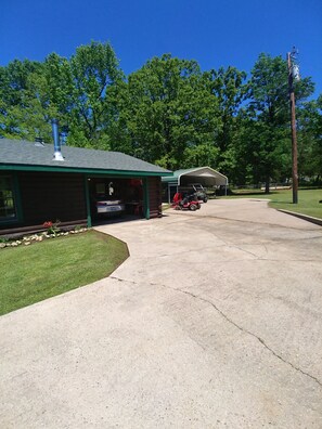 Property grounds - Toledo Bend Cabin on the Creek (Many)