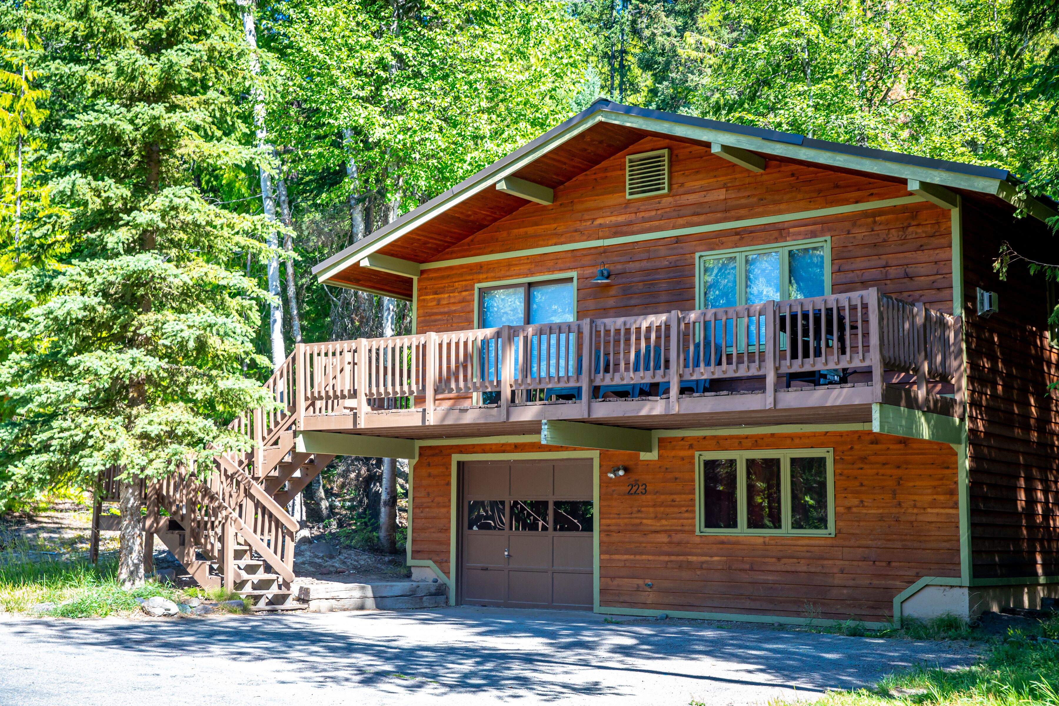 Spacious home with great amenities and close to skiing - pool, hot tub, whitefish lake access