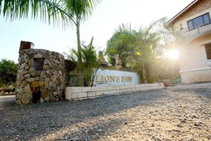 Interior - Gir Lions Paw Resort With Swimming Pool (Mendarda)