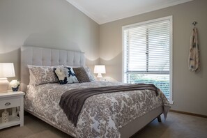 3 habitaciones, tabla de planchar con plancha, cuna de viaje y wifi