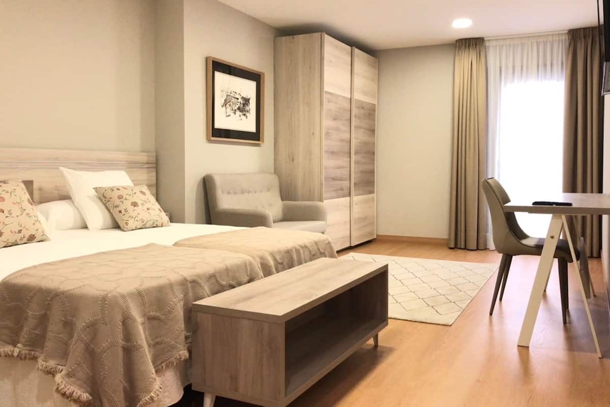 5 bedrooms, blackout drapes, soundproofing, free WiFi