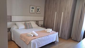Standard Double Room, Private Bathroom | 5 bedrooms, blackout drapes, soundproofing, free WiFi
