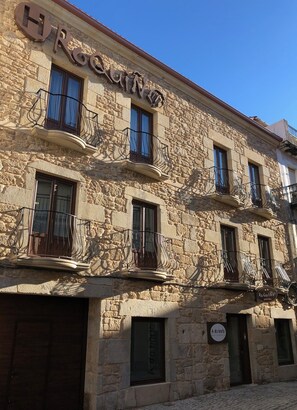 ด้านหน้าที่พัก