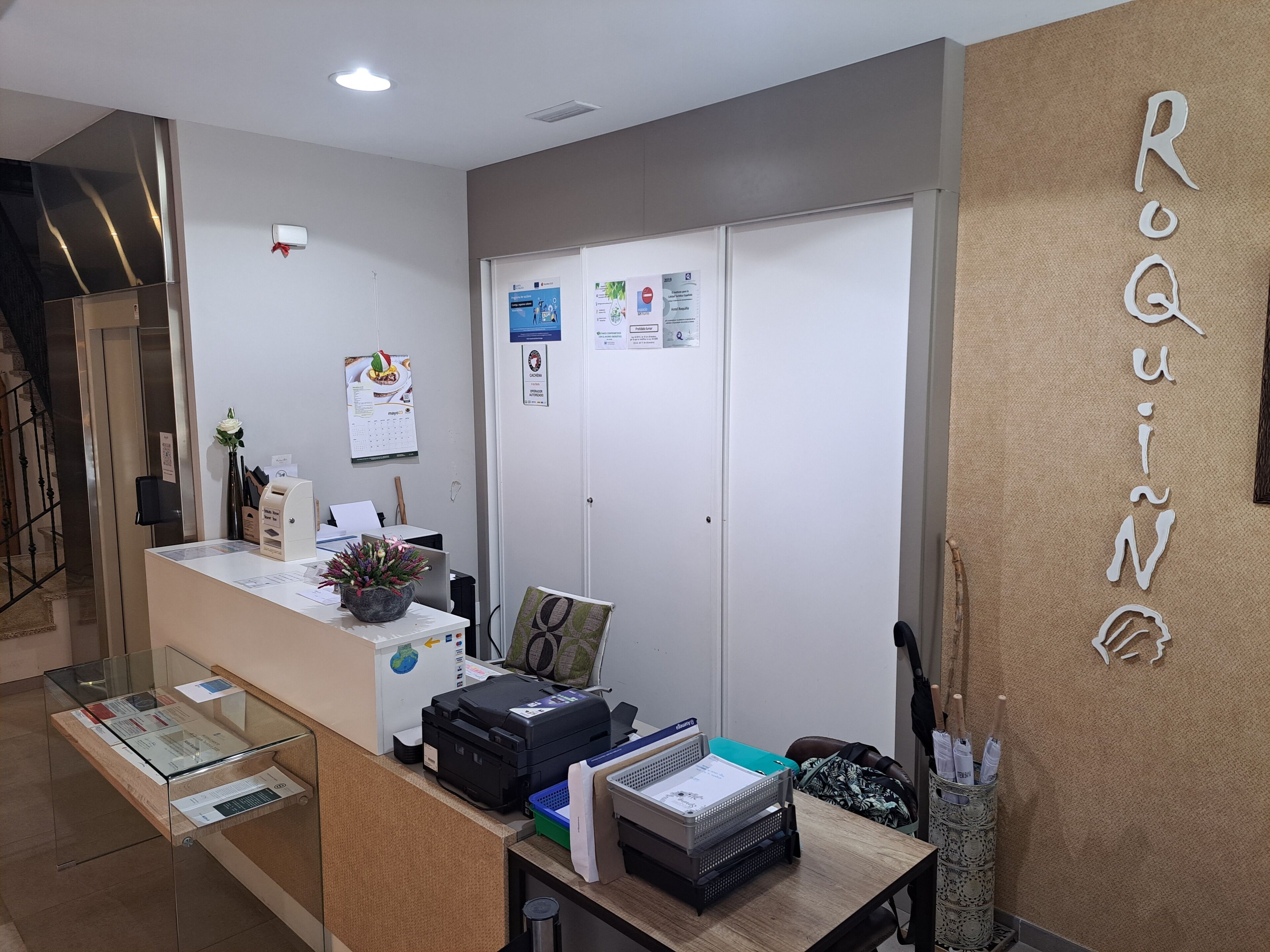 Quầy thủ tục nhận/trả phòng