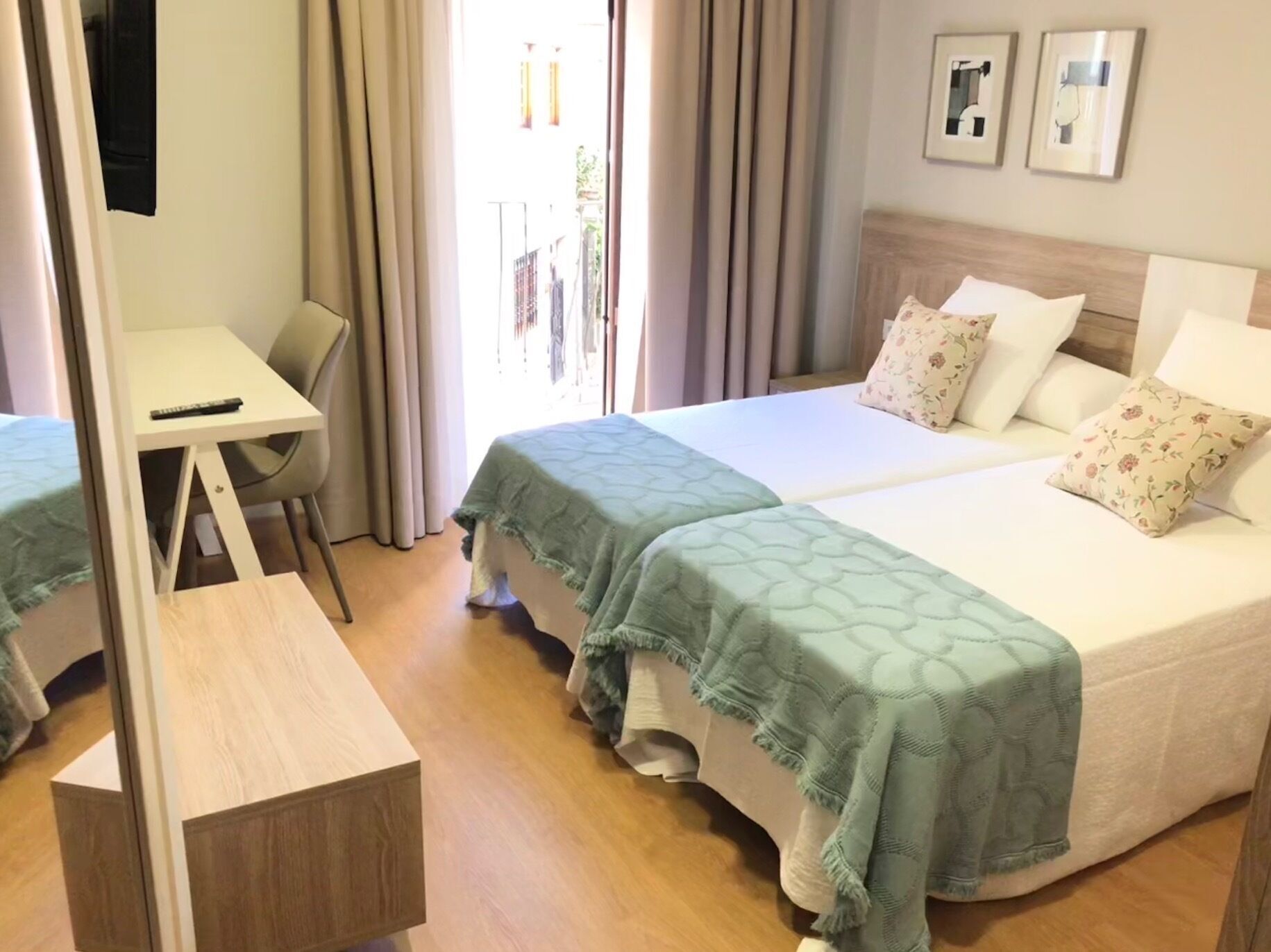 5 chambres, rideaux occultants, chambres insonorisées, Wi-Fi gratuit